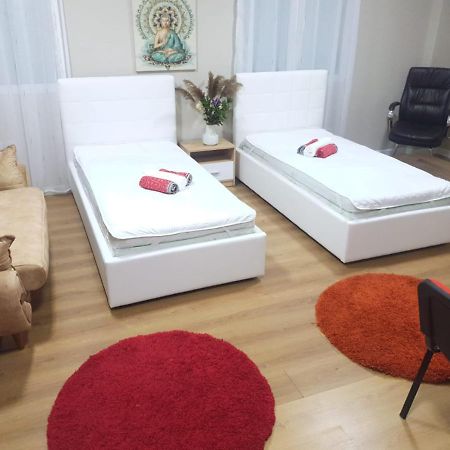 Lovely Apartment On Tirana City Center טיראנה מראה חיצוני תמונה